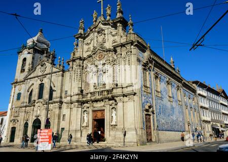 The combined Carmo and Carmelitas churches with a blue tiled wall, Porto, Portugal Stock Photo