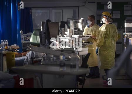 File photo dated 07/01/21 of nurses working in the Intensive Care Unit (ICU) in St George's Hospital in Tooting, south-west London, where the number of intensive care beds for the critically sick had to be increased from 60 to 120, the vast majority of which are for coronavirus patients. Tuesday marks the first anniversary of the announcement on March 23, 2020 of the first UK-wide lockdown. Issue date: Monday March 22, 2021. Stock Photo