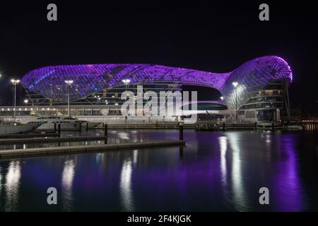United Arab Emirates, Abu Dhabi, Yas Island, View of marina and Yas Viceroy Hotel Stock Photo
