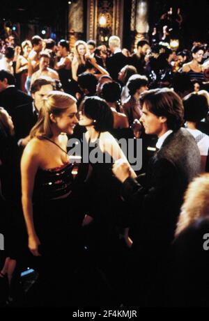 CHLOE SEVIGNY and KATE BECKINSALE in THE LAST DAYS OF DISCO (1998), directed by WHIT STILLMAN. Credit: CASTLE ROCK ENTERTAINMENT / WETCHER, BARRY / Album Stock Photo