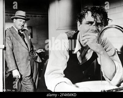 GLENN FORD and BARRY KELLEY in THE UNDERCOVER MAN (1949), directed by JOSEPH H. LEWIS. Credit: COLUMBIA PICTURES / Album Stock Photo