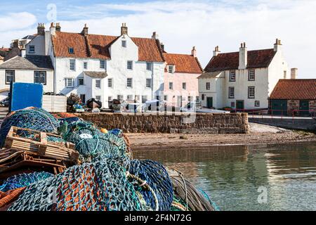 Old houses on the harbour in the fishing village of Pittenweem in the East Neuk of Fife, Scotland UK Stock Photo