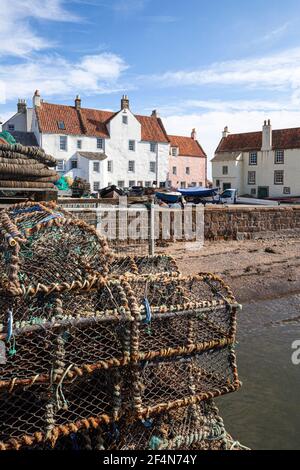 Old houses on the harbour in the fishing village of Pittenweem in the East Neuk of Fife, Scotland UK Stock Photo