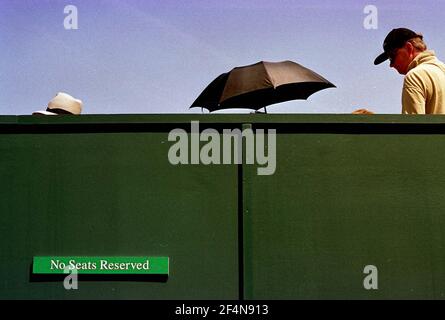 WIMBLEDON TENNIS  CHAMPIONSHIPS JULY 2001 high temperatures at the second day of wimbledon. /pilston Stock Photo