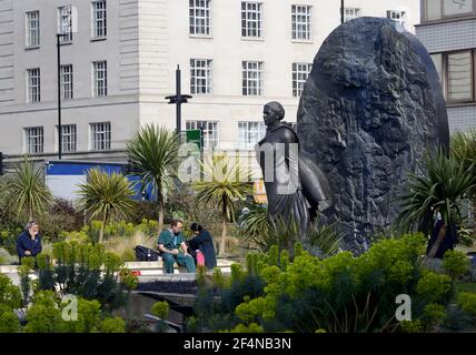 London, England, UK. Memorial to Mary Seacole (Jamaican-born nurse: 1805-1881) in the grounds of St Thomas' Hospital. By Martin Jennings, 2016.