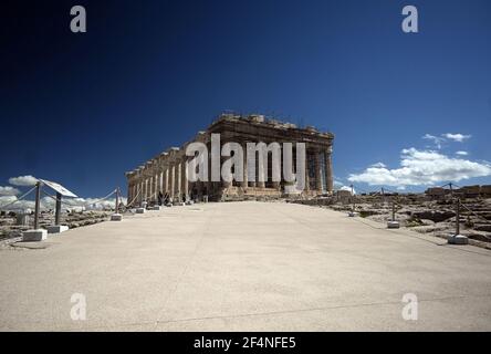 Athens, Greece. 22nd Mar., 2021. The Temple of Parthenon on Acropolis Hill is seen during the first day of the reopening of the archaeological sites, in Athens, Greece. ©Elias Verdi/Alamy Live News Stock Photo