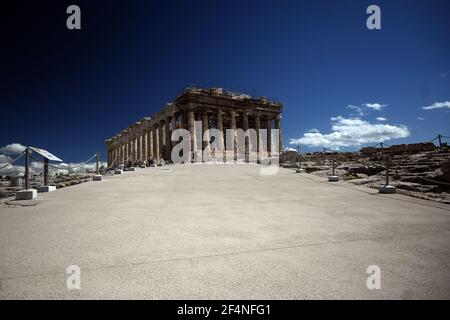 Athens, Greece. 22nd Mar., 2021. The Temple of Parthenon on Acropolis Hill is seen during the first day of the reopening of the archaeological sites, in Athens, Greece. ©Elias Verdi/Alamy Live News Stock Photo