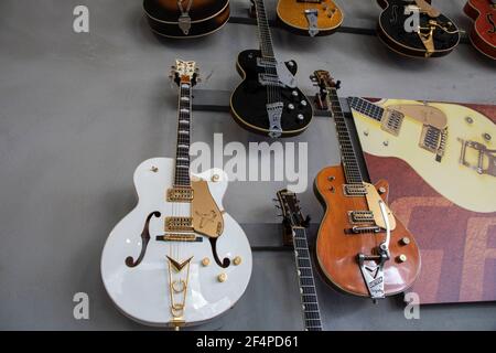 Gretsch Guitar auction at Julien s Auctions. Hundreds of vintage