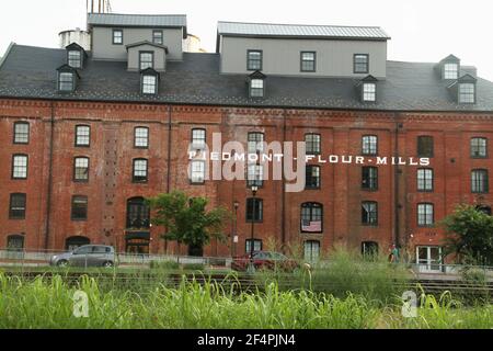 Lynchburg, VA, USA. The old Piedmont Flour Mill and Silo buildings on Jefferson Street, converted into luxury apartment units and lofts. Stock Photo