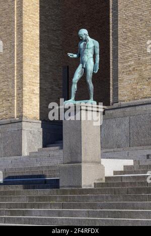 geography / travel, Sweden, Vaestra Goetalands laen, Gothenburg, statue in front of the Gothenburg kon, Additional-Rights-Clearance-Info-Not-Available Stock Photo