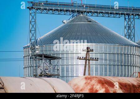 Railway cars near the grain elevator Stock Photo