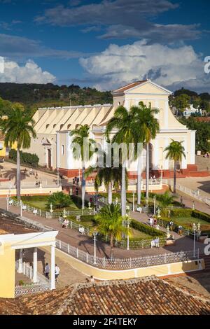 Cuba, Trinidad, View of Plaza Mayor looking towards Iglesia Parroquial de la Santisima Trinidad - Church of the Holy Trinity Stock Photo