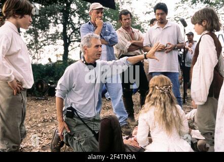 ROLAND EMMERICH and MEL GIBSON in THE PATRIOT (2000), directed by ROLAND EMMERICH. Credit: MUTUAL FILM COMPANY / Album Stock Photo
