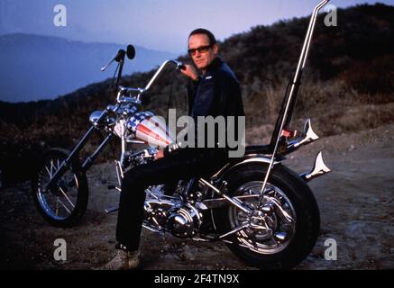 MICKEY ROURKE in HARLEY DAVIDSON AND THE MARLBORO MAN (1991), directed by SIMON WINCER. Credit: M.G.M / Album Stock Photo