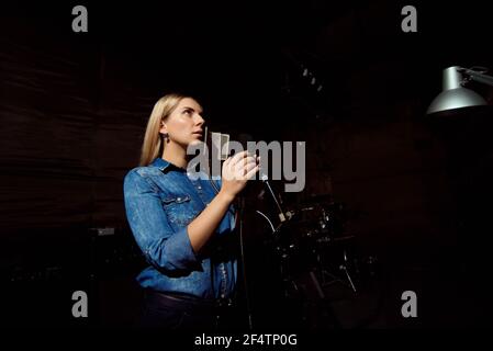 Play on. Gorgeous good-looking female vocal artist singing in th Stock Photo