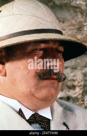 PETER USTINOV in DEATH ON THE NILE (1978), directed by JOHN GUILLERMIN. Credit: EMI / Album Stock Photo