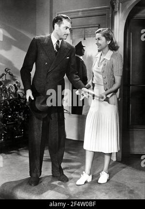 JOAN FONTAINE and LAURENCE OLIVIER in REBECCA (1940), directed by ALFRED HITCHCOCK. Credit: Selznick International Pictures / Album Stock Photo