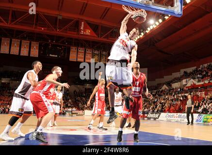 BASKETBALL - FRENCH CHAMPIONSHIP PRO A 2009/2010 - LE MANS (FRA) - 13/11/2009 - PHOTO : JEAN FRANCOIS MOLLIERE / DPPILE MANS v CHALON SUR SAONE - MARC SALYERS / LE MANS Stock Photo