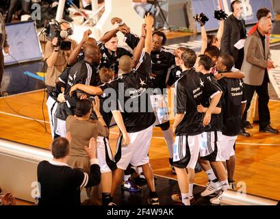 BASKETBALL - FRENCH CHAMPIONSHIP PRO B 2009/2010 - LIMOGES (FRA) - PHOTO : JEAN FRANCOIS MOLLIERE / DPPILIMOGES V PAU - Limoges team Stock Photo