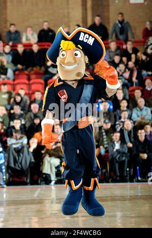 BASKETBALL - FRENCH CHAMPIONSHIP PRO A 2010-2011 - GRAVELINES (FRA) - 09/11/2010 - PHOTO : JEAN-FRANCOIS MOLLIERE / DPPI - GRAVELINES V POITIERS - Mascot Gravelines Stock Photo