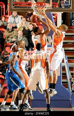 BASKETBALL - FRENCH CHAMPIONSHIP PRO A 2010-2011 - GRAVELINES (FRA) - 09/11/2010 - PHOTO : JEAN-FRANCOIS MOLLIERE / DPPI - GRAVELINES V POITIERS - Rudy Jomby (GRA) Stock Photo