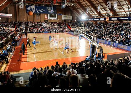 BASKETBALL - FRENCH CHAMPIONSHIP PRO A 2010-2011 - GRAVELINES (FRA) - 09/11/2010 - PHOTO : JEAN-FRANCOIS MOLLIERE / DPPI - GRAVELINES V POITIERS - GENERAL VIEW Stock Photo