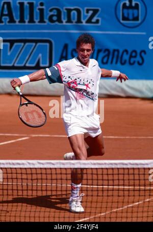 T. JOHANSSON, RARE TENNIS 2001 ROOKIE CARD TENNIS MAGAZINE / TENNIS