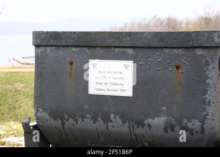 ein Hundt als Hinweis auf die Bergbau tradition in Tauchitz seit 1735. 21.03.2021 Stock Photo
