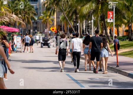 College kids in Miami Beach for Spring Break 2021 Stock Photo