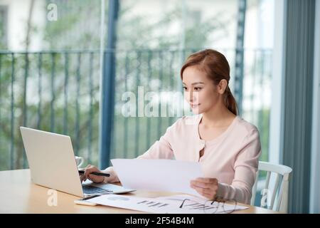 Beauitul young woman working using computer laptop concentrated and smiling Stock Photo