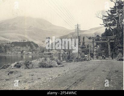 Hakone. Way at Ashi Lake in the Fuji National Park with Fingering Tele, Stone Lanterns and Torii (entrance to a Shint? -Chein) Stock Photo