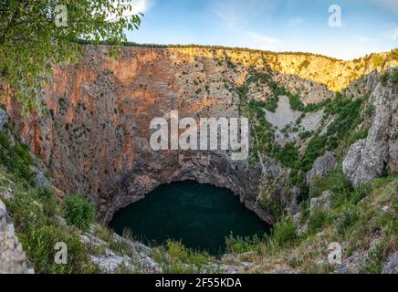 Croatia, Dalmatia, Imotski, Red Lake in valley Stock Photo