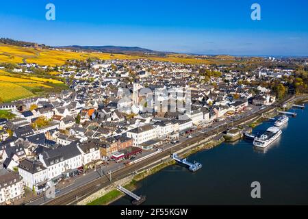 Germany, Hesse, Rudesheim am Rhein, Helicopter view of riverside town in Rhine Gorge Stock Photo