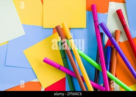 Overhead shot of a set of sketch markers on colorful blank note papers with space for your text Stock Photo