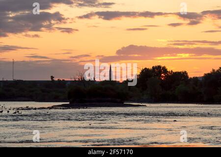 Sunrise over the Ottawa River in late summer with a view of Parliament Hill Stock Photo