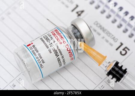 Original Impfampullen mit Impfstoff gegen Covid-19 Pandemie Stock Photo