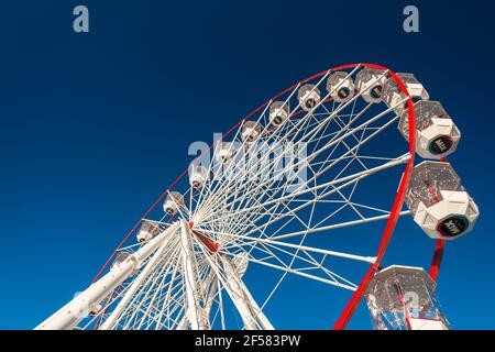 Adelaide, South Australia - January 12, 2019: Glenelg Mix102.3 Giant Ferris Wheel viewed from the Moseley Square on a bright summer day Stock Photo