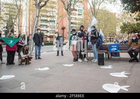 Barcelona, Spain. 24th Mar, 2021. A woman speaks during the event.A group of Argentines in Barcelona have held an act for the 30,000 people who disappeared during the period of Argentina's military dictatorship, this Wednesday, March 24, the day the military coup in the country completed 45 years. (Photo by Thiago Prudencio/SOPA Images/Sipa USA) Credit: Sipa USA/Alamy Live News Stock Photo