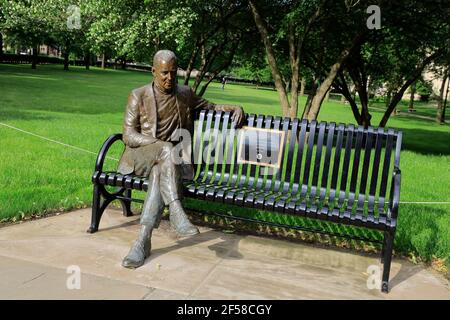 The memoria bench and statue of Organ transplantation expert Thomas Earl Starzl inside the campus of University of Pittsburgh.Pittsburgh.Pennsylvania.USA Stock Photo