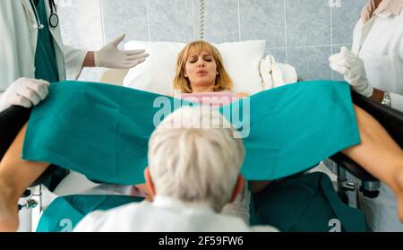woman giving birth Stock Photo - Alamy