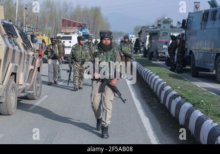 (210325) -- SRINAGAR, March 25, 2021 (Xinhua) -- Indian paramilitary troopers stand guard near the site of a militant attack in Lawaypora area of Srinagar city, the summer capital of Indian-controlled Kashmir, March 25, 2021. A paramilitary trooper belonging to India's Central Reserve Police Force (CRPF) was killed and three others wounded Thursday in a militant attack in restive Indian-controlled Kashmir, officials said. (Xinhua/Javed Dar) Stock Photo