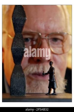 Sir PeterBlake exhibiting at the London institute galary in London.in pic with Endless Column pic David Sandison 10/11/2003 Stock Photo