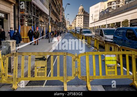 Barcelona, Spain. 23rd Mar, 2021. Pelayo street is seen during the adaptation works for two new pedestrian lanes.The Barcelona City Council of the mayor Ada Colau applies 'emergency tactical planning' to recover for pedestrian use two of the vehicle lanes of the popular and commercial Pelayo street. (Photo by Paco Freire/SOPA Images/Sipa USA) Credit: Sipa USA/Alamy Live News Stock Photo