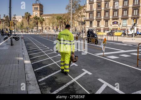 Barcelona, Spain. 23rd Mar, 2021. A municipal worker is seen on Pelayo Street during the adaptation works for two new pedestrian lanes.The Barcelona City Council of the mayor Ada Colau applies 'emergency tactical planning' to recover for pedestrian use two of the vehicle lanes of the popular and commercial Pelayo street. (Photo by Paco Freire/SOPA Images/Sipa USA) Credit: Sipa USA/Alamy Live News Stock Photo