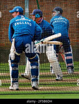 ENGLAND NETS AT EDGBASTON FOR THE 2ND TEST WITH SRI LANKER. 29/5/2002 PICTURE DAVID ASHDOWN.TEST CRICKET Stock Photo