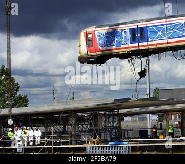 Potters Bar Train Crash....pic David Sandison 14/5/2002 Stock Photo