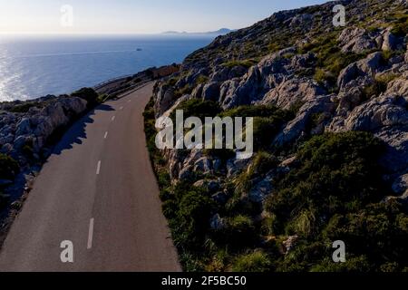 Formentor Road - Lightouse- Tramuntana: Carretera de Formentor hacia el Faro- Acantilados y punto mas alto de la Sierra de Tramuntana Stock Photo