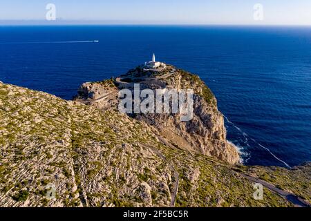 Formentor Road - Lightouse- Tramuntana: Carretera de Formentor hacia el Faro- Acantilados y punto mas alto de la Sierra de Tramuntana Stock Photo