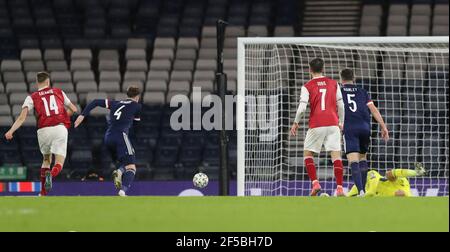 Austria's Sasa Kalajdzic (left) scores their side's first goal of the game during the FIFA 2022 World Cup qualifying match at Hampden Park, Glasgow. Picture date: Thursday March 25, 2021. Stock Photo