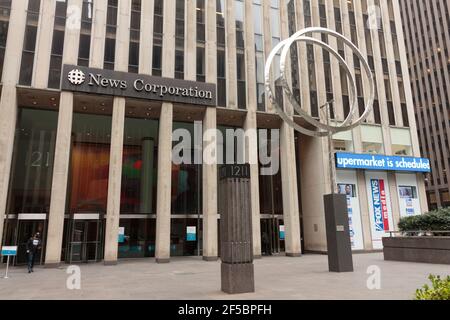 front entrance of the News Corporation building in midtown Manhattan, the parent company of Fox News cable news network Stock Photo